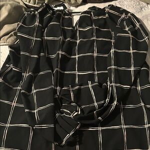 ⭐️MAURICES LG⭐️⭐️Black Windowpane Grid Blouse